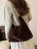 Bolso de felpa moteado retro de invierno de nicho estilo coreano, nueva colección 2026, de alta gama, moderno y con textura, bandolera con cadena