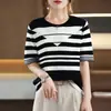 Verano 2026 Nuevo Tejido de Algodón Puro Cuello Polo Intarsia Blanco y Negro Estilo Coreano Bloque de Color Rayado Top Versátil para Mujeres Elegantes