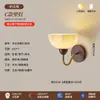 Lámpara de pared vintage de cristal estilo francés, que irradia un encanto retro sofisticado y lujoso, perfecta para la decoración de la mesita de noche, el dormitorio, la sala de estar o la entrada.