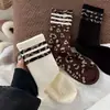 Meias Femininas de Cano Médio para Primavera e Outono, Meias Tendência Estilo Coreano com Parte Inferior de Toalha, Meias Longas com Estampa de Leopardo Pontilhada, Meias Versáteis de Cano Alto
