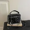 Bolsa quadrada pequena com corrente cravejada de diamantes estilo coreano de luxo leve para mulheres, bolsa de mão casual versátil, bolsa de ombro e transversal elegante para o dia a dia