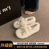 Sapatos peludos de pelúcia slip-on para mulheres, adequados para outono e inverno, com fleece adicional, novo modelo 2025, mocassins de maternidade, sapatos de algodão