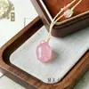 Pingente de Colar de Ágata Rosa Natural Calcedônia, Novo Estilo Chinês Fivela Rosa da Paz, Fechadura de Nuvem Auspiciosa, Cabaça, Guanyin, Pingente de Buda