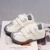 Moda para Niñas Estilo Coreano Estilo Ins Velcro Casual Zapatos de Tabla de Caña Baja Infantiles Nuevos Zapatos Deportivos Primavera/Otoño 2026