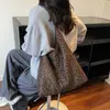 Bolsa Tote Texturizada de Alta Qualidade Transfronteiriça para Mulheres, Nova Tendência da Moda Início da Primavera 2026 Bolsa de Ombro com Estampa de Leopardo, Bolsa de Mão com Necessaire Combinando