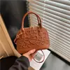 Bolsa de mão casual da moda de grande capacidade, cor sólida, com design de nicho, formato de concha, nova bolsa de ombro e transversal feminina da moda 2026