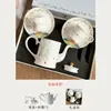 Regresando Lentamente al Pasado - Juego de Taza de Café, Platillo y Cafetera de Porcelana Ósea Austin con Estilo Vintage y Tacto de Alta Gama, Caja de Regalo