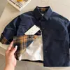 Jaqueta Infantil 2026 Outono Novo Estilo Meninos Meninas Estilo Coreano Xadrez Dupla Face Usar Jaqueta Crianças Pequenas e Médias Estiloso Casual Top