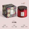 Caixa de presente com vela perfumada em formato de xícara com relevo e borda cruzada, feita com cera de soja de alta qualidade e sem fumaça. Lembrancinha popular para aniversários. Atacado.