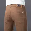 Calça jeans masculina europeia de alta qualidade na cor verde claro, novo modelo outono 2026, corte slim, skinny, stretch, calça masculina casual da moda e trendy