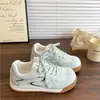 Nuevos Zapatos de Mujer Otoño 2025 Zapatos Casuales Americanos Retro Suela Suave Versátiles Suela Gruesa Zapatos Blancos Zapatos Deportivos Populares