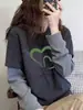 Camiseta de manga larga de forro polar cepillado a rayas, imitación de dos piezas para mujer, capa base engrosada, sofisticada parte superior gris oscuro para otoño