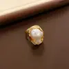 Anillo Vintage de Segunda Mano con Diamantes y Ala Ancha Estilo Palacio Retro Anillo para Dedo Índice Lujo Accesible Joyería de Gama Alta Venta al por Mayor para Mujeres