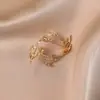 Broche Personalizado Estilo Nuevo 2026 con Acabado de Alta Gama para Mujer, Pin de Diseño de Nicho Lujoso Ligero, Accesorio para Ropa, Broche de Mariposa Floral