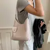 Bolso grande de mujer 2026 nuevo otoño moda patrón tejido bandolera, bolso cubo de hombro de alta gama moderno