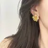Brincos de Nicho de Luxo Retrô Estilo Francês com Toque de Alto Padrão, Apresentando Tarrachas de Flor em Zircônia, Design Único e Versátil, Acessórios de Orelha da Moda