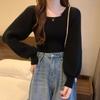 Suéter Vermelho de Gola Quadrada para Mulheres, Outono e Inverno, Estilo Ano Novo, Camiseta Base de Tricô Interna Elegante com um Design Único e Mangas Bufantes