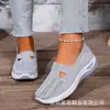 Zapatos de Tela para Mujer Oem Personalizados para Otoño, Zapatos de Tela Transpirables de Suela Suave sin Cordones para Madres de Mediana Edad y Mayores, Zapatos de Tela para Mujer de Talla Grande Transfronterizos