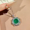 Moda Retro Lujo Algodón Colgante Esmeralda Collar de Piedras Preciosas de Color Lujo Ligero de Alta Gama con Diamante de Alto Carbono en Forma de Almohada para Mujeres