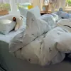 Juego de ropa de cama de cuatro piezas de algodón puro lavado de grado A para maternidad e infantil, doble capa de gasa, funda de edredón de dibujos animados fresca estilo ins, juego de tres piezas para dormitorio