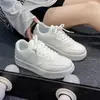 Zapatos de mujer Forrest Gump 2026 primavera nuevos blancos casuales retro zapatillas versátiles zapatillas de entrenamiento alemanas para mujer