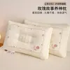 2026 Nueva Almohada para Cuello Bordada con Historia de Rosas Almohada para Estudiantes Núcleo de Almohada para Adultos