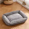 Nueva Cama Gruesa Cálida de Pana Rayada de Alta Calidad con Piel Sintética de Conejo para Mascotas Cama para Gatos Cama para Perros Esterilla para Perros Venta al por Mayor