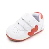 Zapatos para bebé de 0 a 1 año, primavera y otoño, zapatos deportivos para bebé para niño y niña, suela de goma, casual, zapatillas blancas pequeñas, zapatos para niño pequeño, venta al por mayor 2736