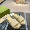 Modelo de Color Nuevo Verano 2026 g Chanclas de Suela Gruesa para Mujer, Adecuadas para Uso en Exteriores y en Casa, Chanclas Planas Casuales con Plataforma que Aumentan la Altura