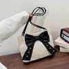 Bolsa de Praia Grande Capacidade Verão Popular Tecida em Palha com Rebites Estilo Coreano Moda Personalidade Ombro Único de Mão
