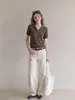 Camiseta Hueca de Cuello en V Color Café Estilo Old Money para Mujer, Verano Corte Holgado, Elegante y Versátil, Top Polo de Manga Corta Adelgazante, Ligero