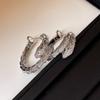 Hebilla de oreja de serpiente dorada con circonita, nuevo diseño de nicho, joyería de oreja elegante, ligera, de lujo, de alta gama, combinable con todo, estilo europeo y americano.