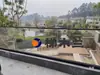 Barandilla de vidrio para escalera con ranura en U preincrustada en el suelo, barandilla de vidrio sin marco para balcón exterior simple con canal de aluminio montado en superficie