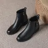 Botas curtas S600 estilo coreano com bico quadrado para mulheres, novo modelo outono e inverno 2026, zíper lateral, salto grosso, botinhas, botas curtas emagrecedoras e versáteis