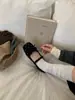 8 zapatos pequeños redondos de cuero en colores gris, negro, albaricoque, café, tacón plano, en stock, pedido completo, microfibra, Guangdong, Guangzhou, estilo coreano para mujer