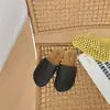 Sandálias Birkenstock vazadas estilo francês, tamancos fechados de sola grossa para mulheres, novos chinelos de praia slip-on 2026 para uso ao ar livre