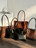 Nova Cesta de Legumes de Grande Capacidade Outono/Inverno 2026 Bolsa de Mão Feminina Estilo Ins para o Trabalho Bolsa Tote de Couro Europeu
