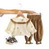 Conjunto de Primavera para Niña 2026 Nuevo Elegante Moda Infantil Camisa de Manga Larga Conjunto de Dos Piezas Ropa para Niña Pequeña Venta al por Mayor