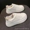 Zapatillas blancas versátiles de suela gruesa para mujer, nuevas de otoño 2026, zapatillas deportivas casuales versátiles de venta caliente en blanco y negro