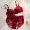 Conjunto de lencería sin costuras de encaje liso con soporte y realce, realce lateral de los senos, control del abdomen cruzado y bragas tipo triángulo