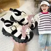 Sandálias Infantis 2026 Verão Novo Estilo Sapatos de Praia Infantis Sandálias Esportivas Antiderrapantes de Solado Macio para Crianças Maiores Tendência