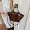 Bolso bandolera cruzado vintage de gran capacidad para mujer, nuevo, casual, de verano 2026, bolso de mano versátil para el trabajo y los desplazamientos, bolso tote
