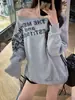 Moletom Assimétrico de Ombro com Design de Letras Estilo Americano para Mulheres, Tendência Ins2026 Outono Novo Estilo Coreano Slim Fit