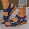 Sandálias de cunha femininas transfronteiriças europeias e americanas, modelo novo 2026, com velcro, sola grossa, bico aberto, tira única, sapatos femininos casuais e da moda