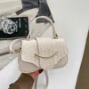 Bolsa de design de nicho de alta qualidade para mulheres Outono 2026 Nova Bolsa de Mão Retrô Popular Bolsa de Ombro Transversal Sela