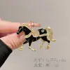 Broche de Caballo del Zodiaco de Alta Gama 2026 con Diamantes Brillantes, Accesorio de Ropa Animal de Lujo Ligero, Accesorio de Pin de Nicho