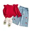 26 Conjunto de roupa para meninas de comércio exterior, novo top de manga borboleta para primavera e outono + calça jeans retrô de cereja, estiloso e moderno, atacado para bebês