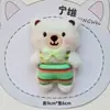 Nuevos Overoles de Peluche de Dibujos Animados Oso de Peluche Suave Lindo Oso Sonrojado Muñeco Broche Decoración Accesorios para Mochila Escolar de Estudiante