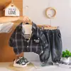 Otoño 2026 Nuevo Estilo Moda Infantil Niños Camisa a Cuadros de Manga Larga Conjunto de Tres Piezas Ropa Casual de Otoño de Moda para Bebé Niño