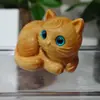 Nuevo Estilo Talla en Madera de Ciprés de Acantilado Adorno de Gato Lindo Figura Creativa de Gato de Madera Adorno Animal de Mano Regalo de Cumpleaños